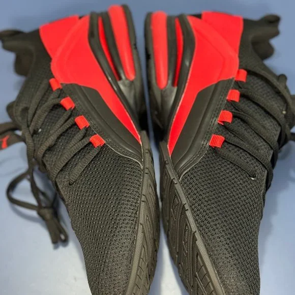 Puma Men's Size 9 Black and Red Training Sneakers- Used - Picture 5 of 10